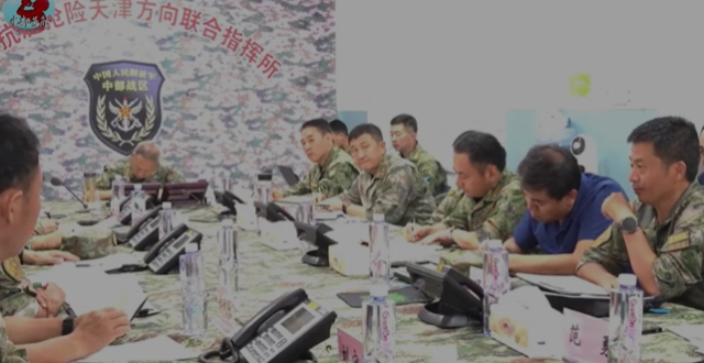 将军坐镇一线！联合指挥所内部画面披露，中部战区副司令员担任指挥员_腾讯新闻