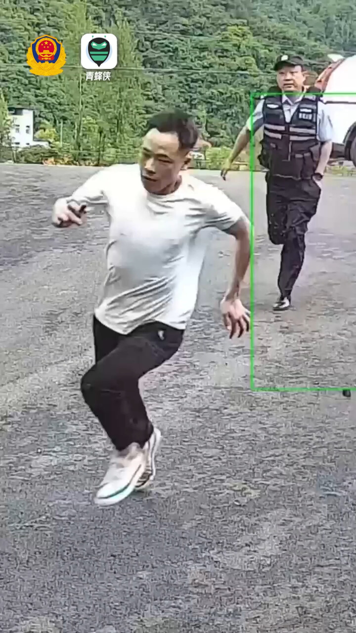 既是尖锋利剑，更是人间暖阳！90秒看那些民警高光暖心瞬间_腾讯新闻