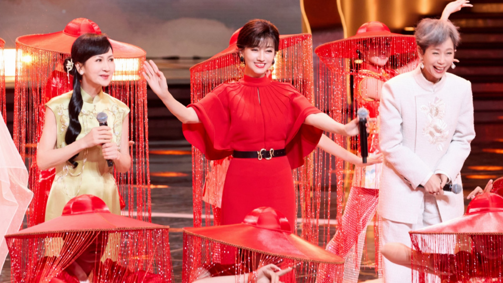 回顾2025北京春晚：赵雅芝叶童陈美琪《千年等一回》引回忆杀，一出场引泪目_腾讯新闻