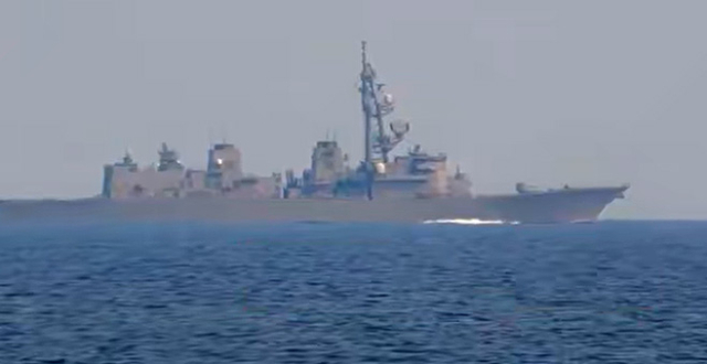 中方跟监日舰过航台湾海峡现场画面