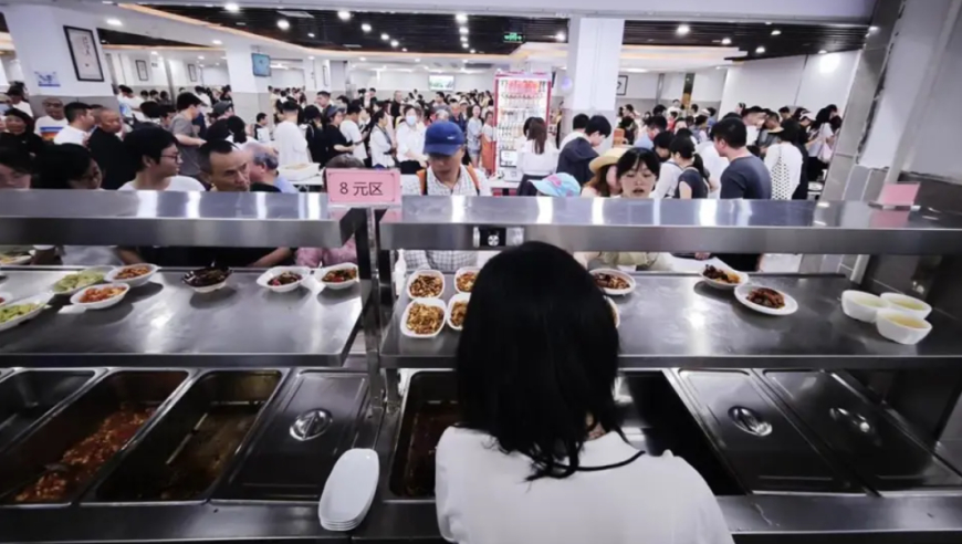 惊！三千游客“攻占”荣昌政府食堂，这阵仗你见过吗？