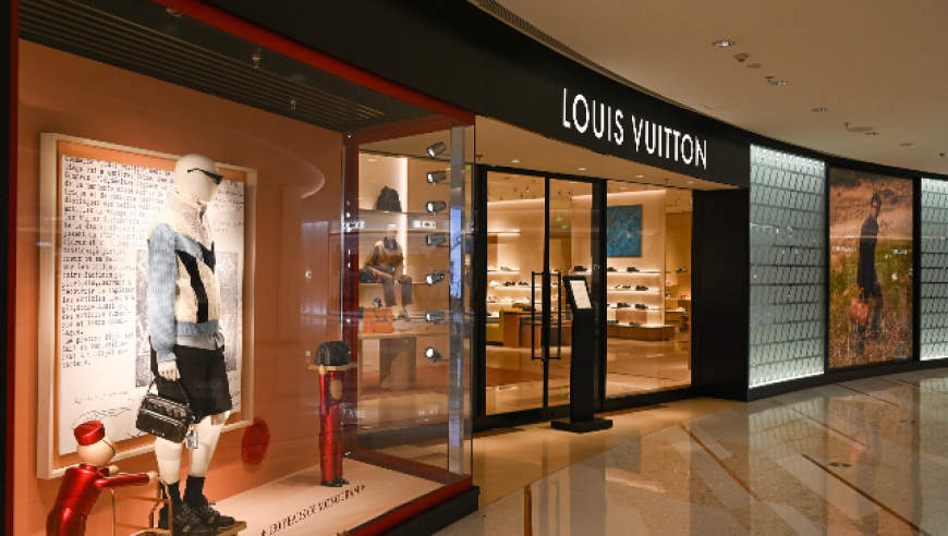 LV与服装经营者黄某更多案情细节曝光：黄某4年来申请100多个商标，LV曾对其7个商标申诉成功，目前仅“四条鱼”商标未获支持
