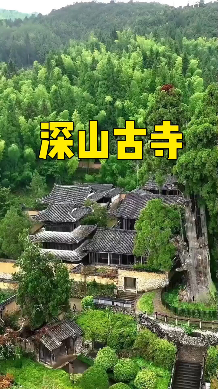 既没有佛,也没有香,寺内空空如也,恍若倩女幽魂中的兰若寺