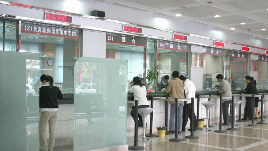 人民日报：银行该不该午休？
