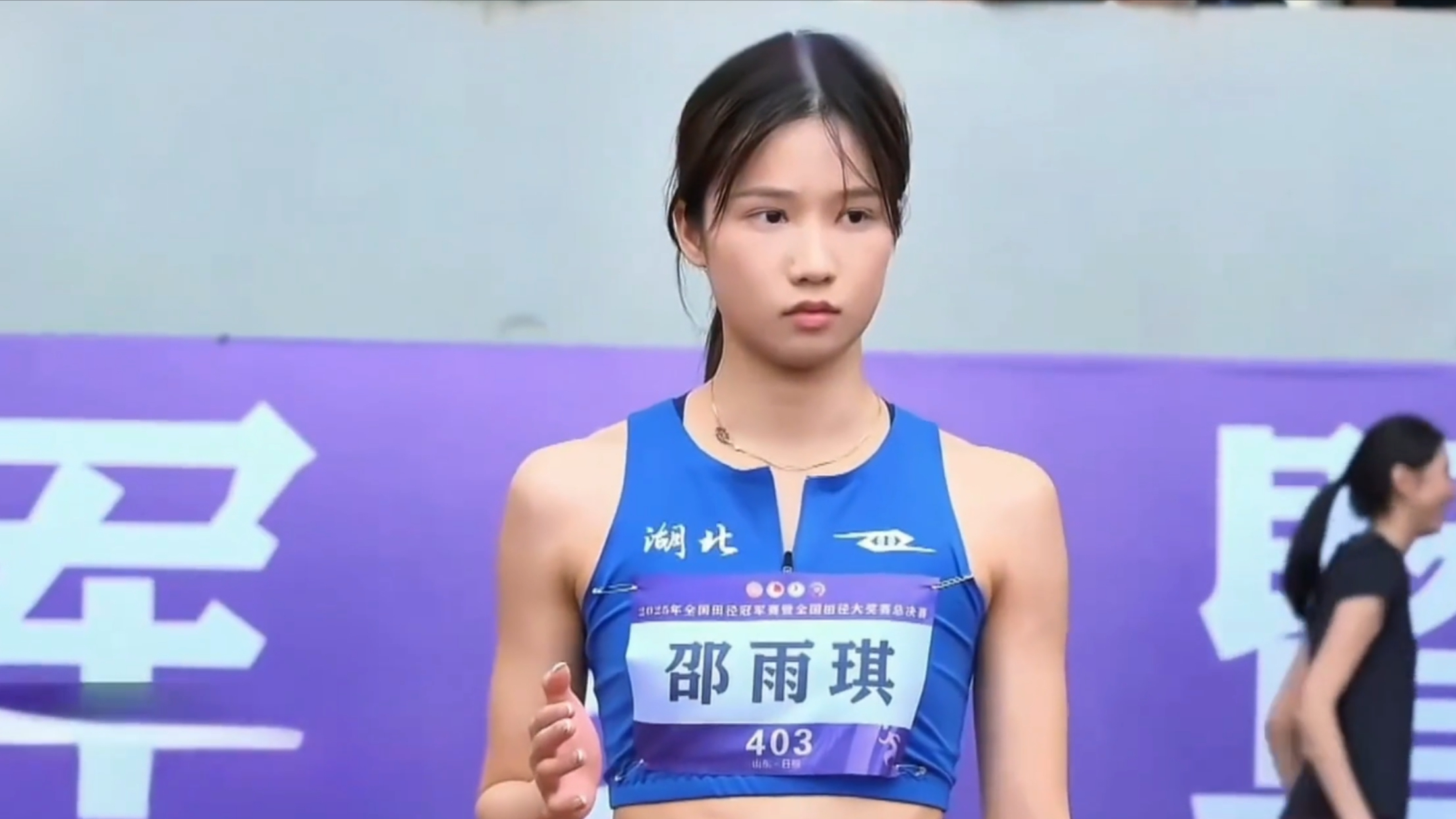 从小学赛场到全运之巅！邵雨琦一路开挂，清华学霸把跳高玩成爽文剧本_腾讯新闻