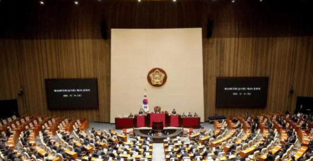 韩媒：韩国宪政史上第三个总统弹劾案获国会通过_腾讯新闻