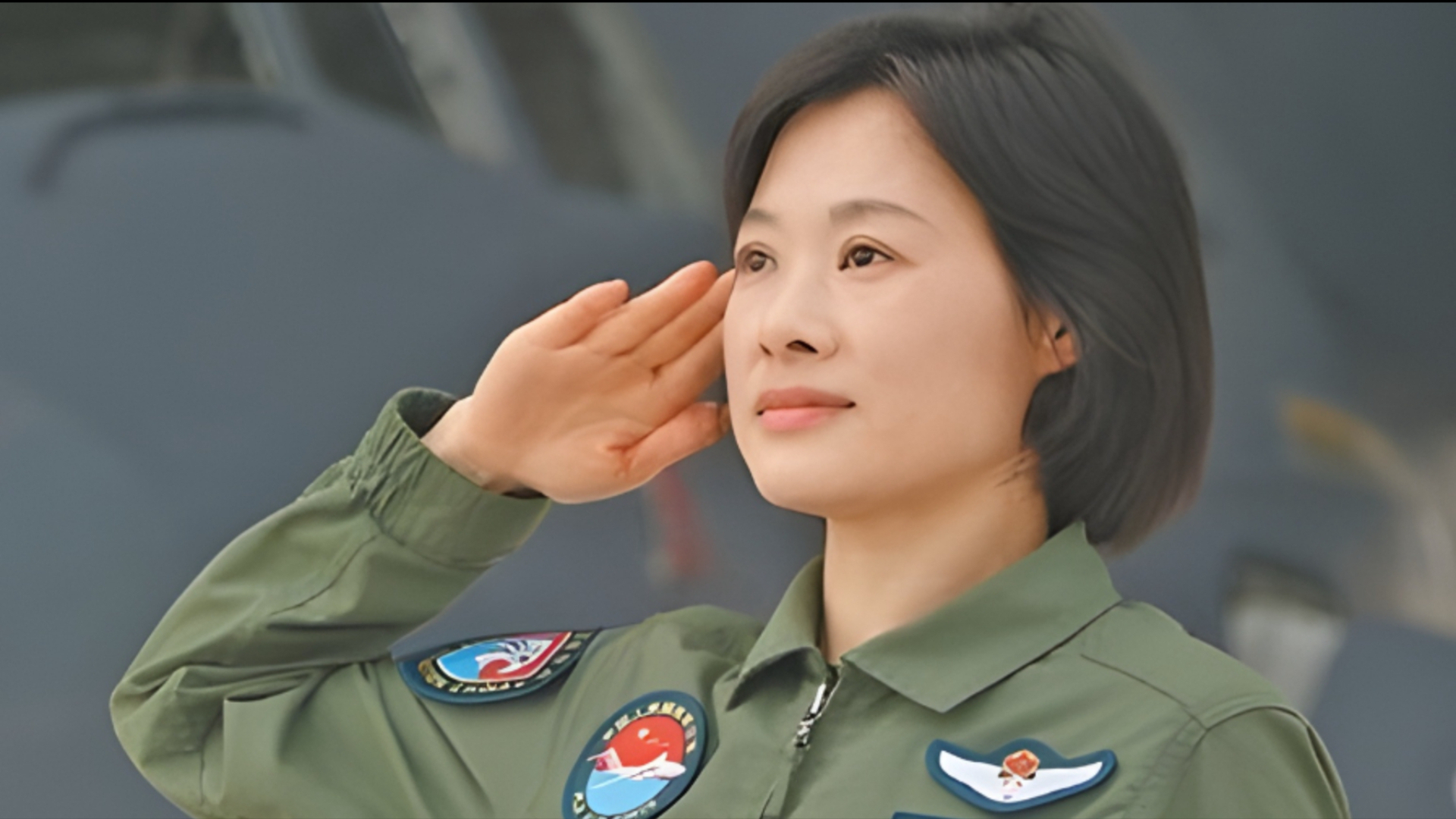 阅兵最帅女机长，登上《人民日报》_腾讯新闻