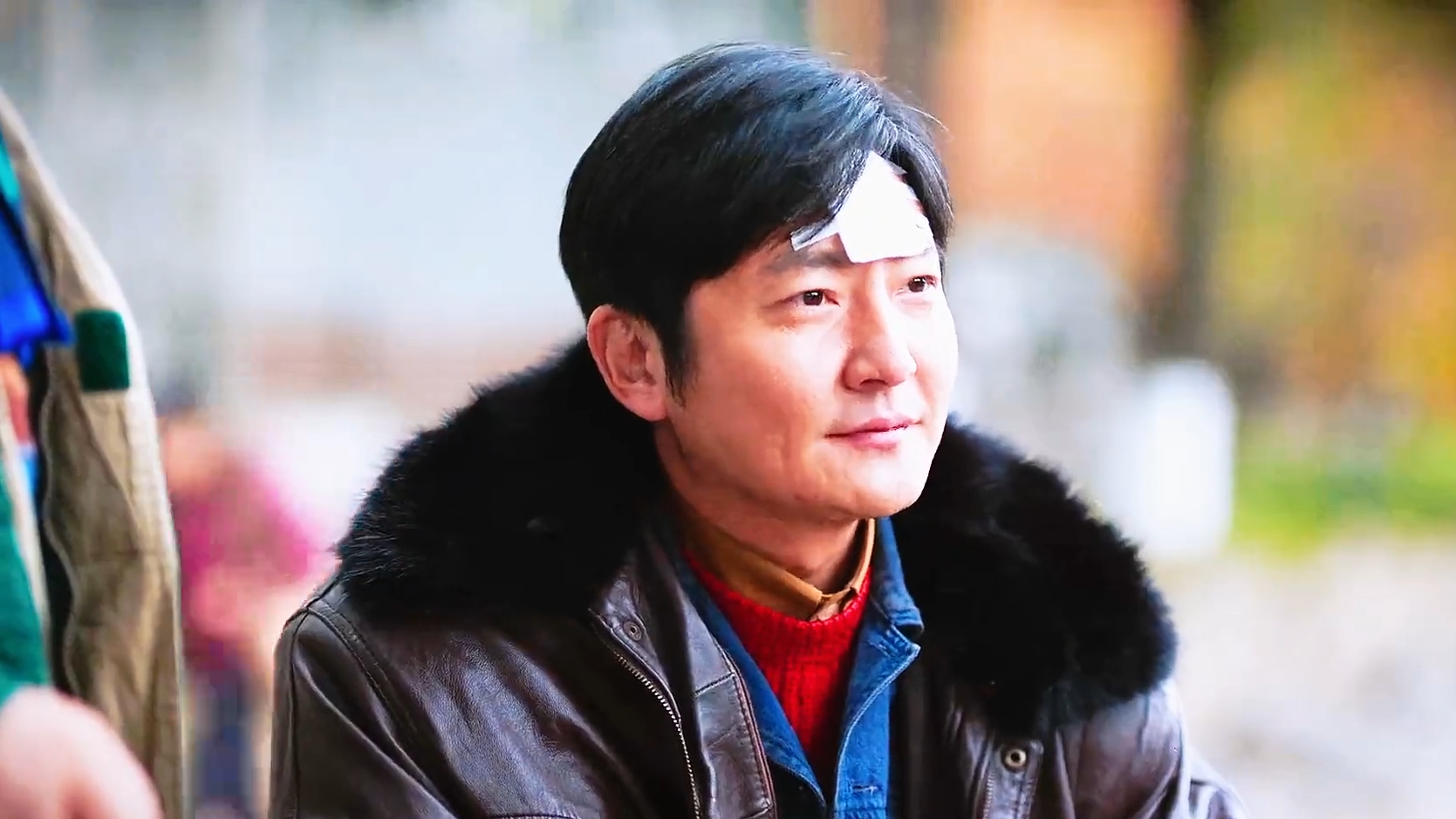 《老舅》老舅公园摆棋摊，狗肠子输棋恼羞成怒_腾讯新闻