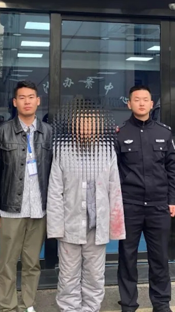 行拘！女子酒后拦路人闹事，报假警称遭殴打，之后又辱骂民警_腾讯新闻