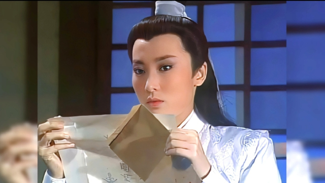 “执扇白衣，剑眉星目，小时候我真以为她是男人”_腾讯新闻