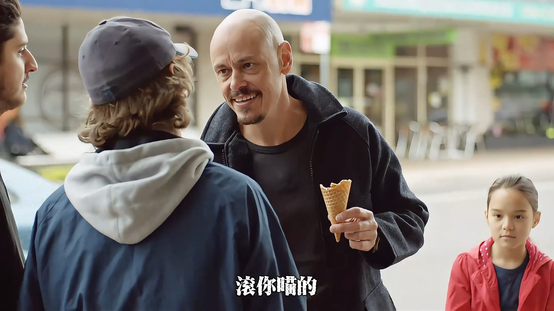 《中间人先生》1光头一笑，生死难料_腾讯新闻