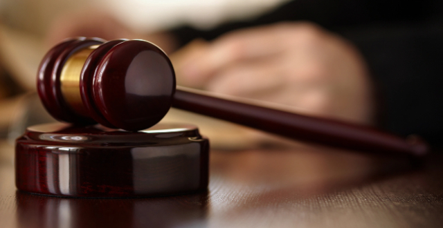 患者救护车上要求下车小便 高速禁停区下车后坠桥身亡 医院一审被判赔13万余元缩略图