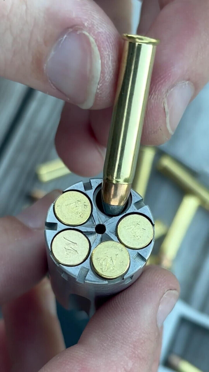 北美武器制造折叠迷你转轮 堪称口袋枪设计天花板 近距离防身够用