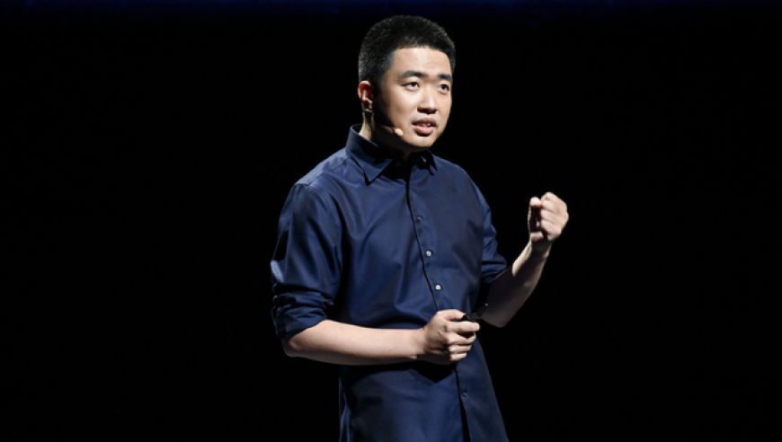股价新低后的理想股东会，李想承认自身不足