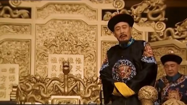 《雍正王朝》康熙宣布废黜太子胤礽，引发诸位皇子对新太子之位的争夺_腾讯新闻