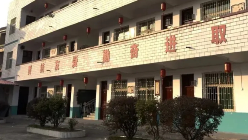 震惊！湖南小学校长性侵多名学生案二审细节曝光，他竟戴厚帽子出庭！