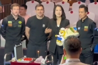 感动常在！上海表演赛恰逢美女裁判诸瑛生日，奥沙利文送上生日祝福_腾讯新闻