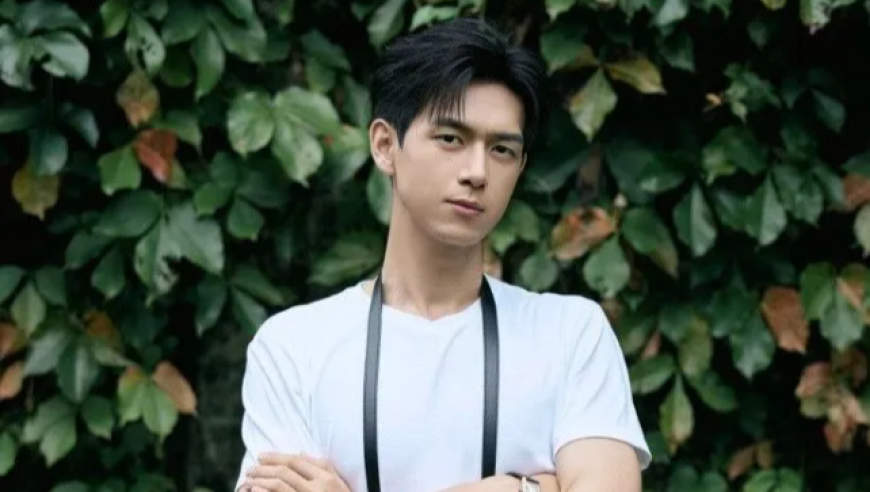 演员李现出发前往世界杯，其被聘为世界杯开球嘉宾，将为6月22日西班牙队vs沙特队比赛开球