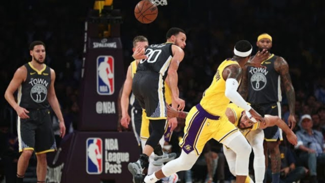 不是哥们儿你真敢啊！NBA十大打穿防线式传球_腾讯新闻