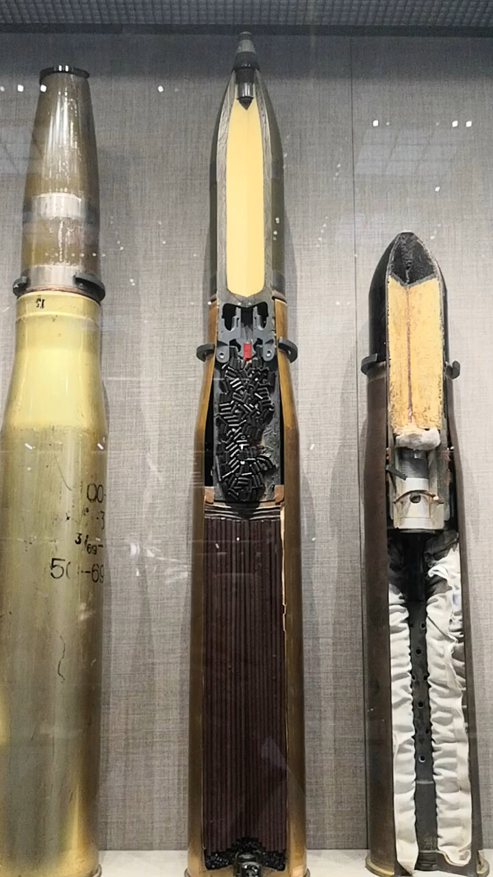 我国生产的100mm滑膛炮榴弹的内部结构是什么样子的?