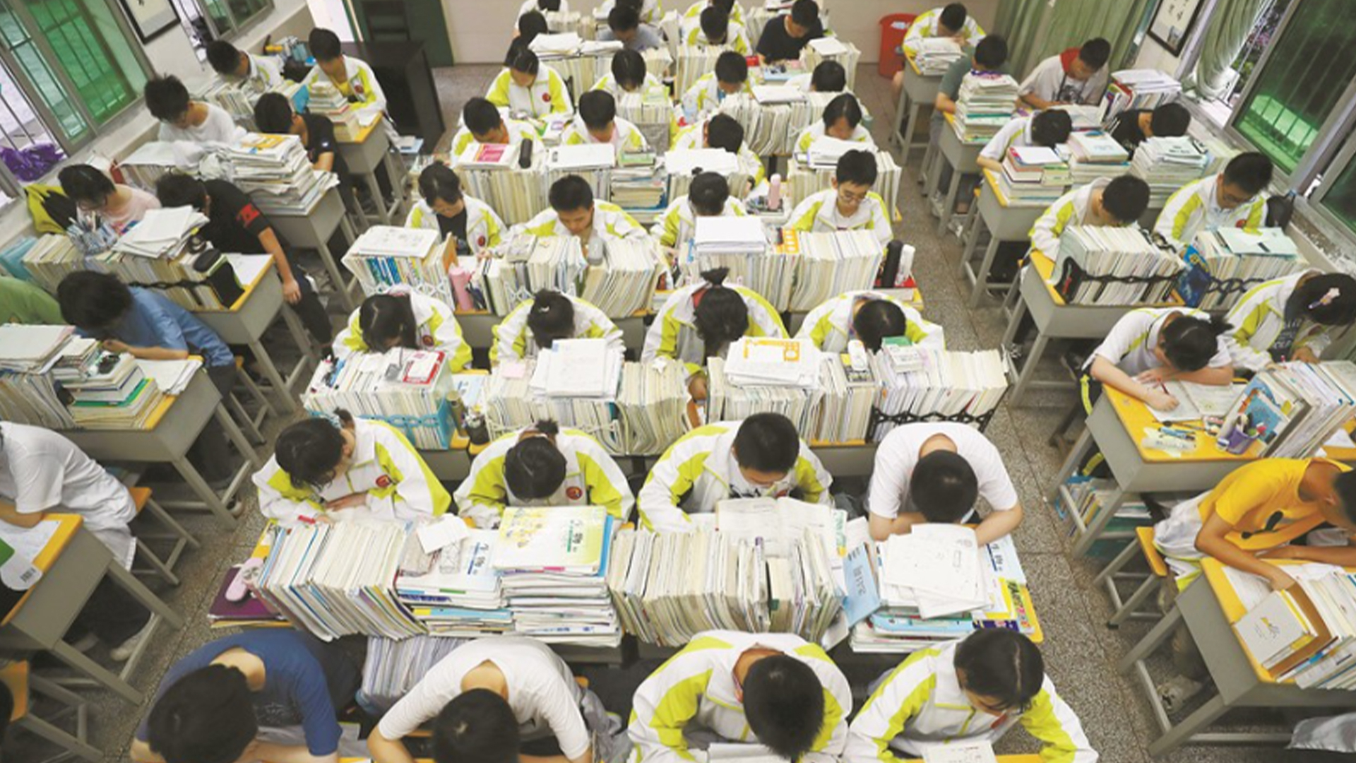 深圳有家长要求恢复高三单休！称“确保公平竞争”，教育学者：双休是学生的法定权利_腾讯新闻
