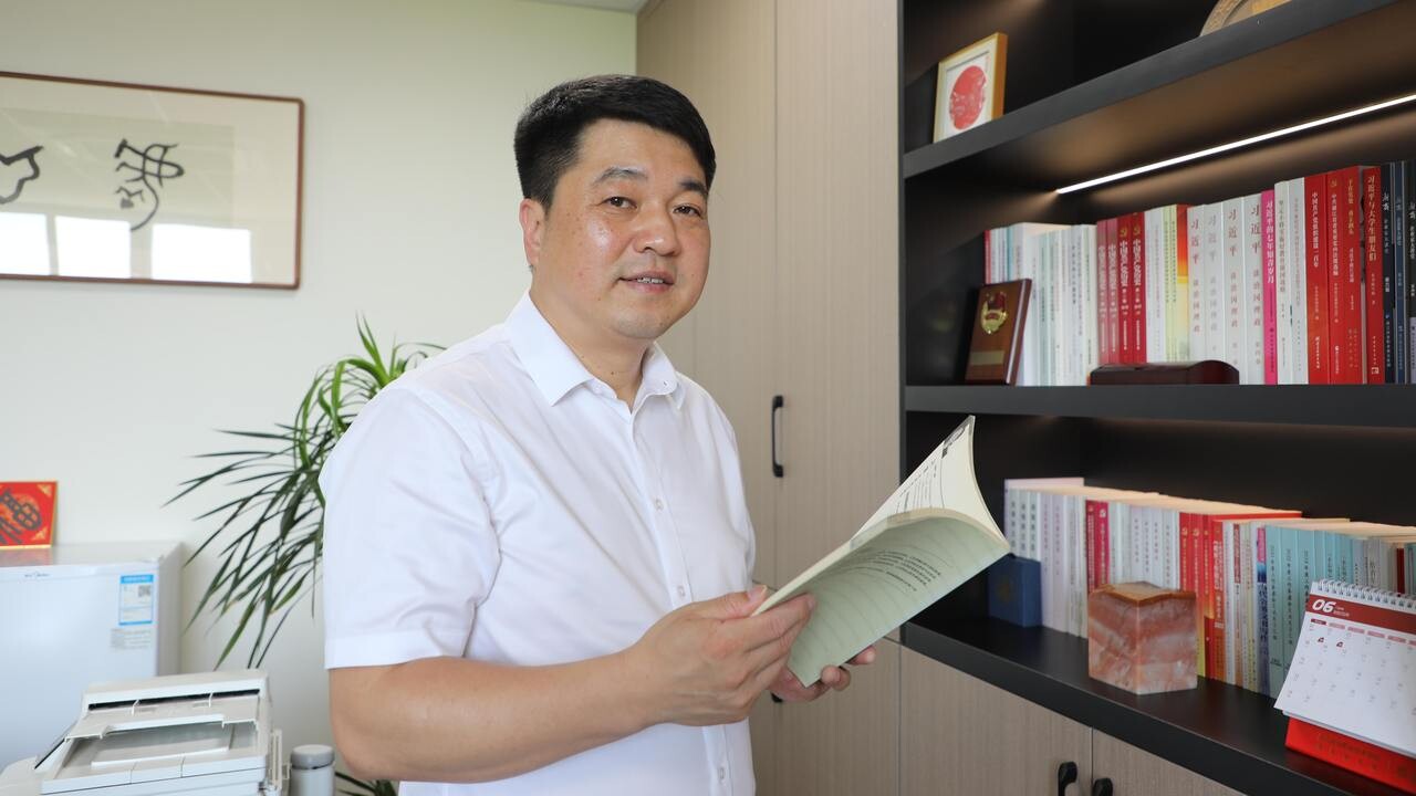 职教特别报道·对话浙商职院党委书记何瑶伟：向“商”精神，英姿勃发_腾讯新闻