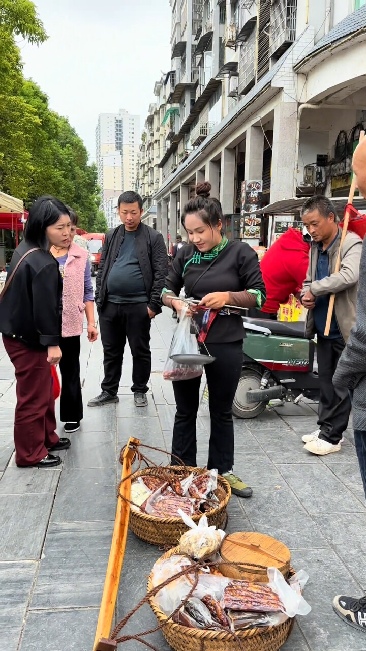 在这个快节奏的社会里，每个人都在为了生活奔波劳累_腾讯新闻