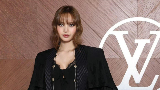 Lisa与三公子父母拥抱，总裁夫人宠溺满满，已融入豪门家庭_腾讯新闻