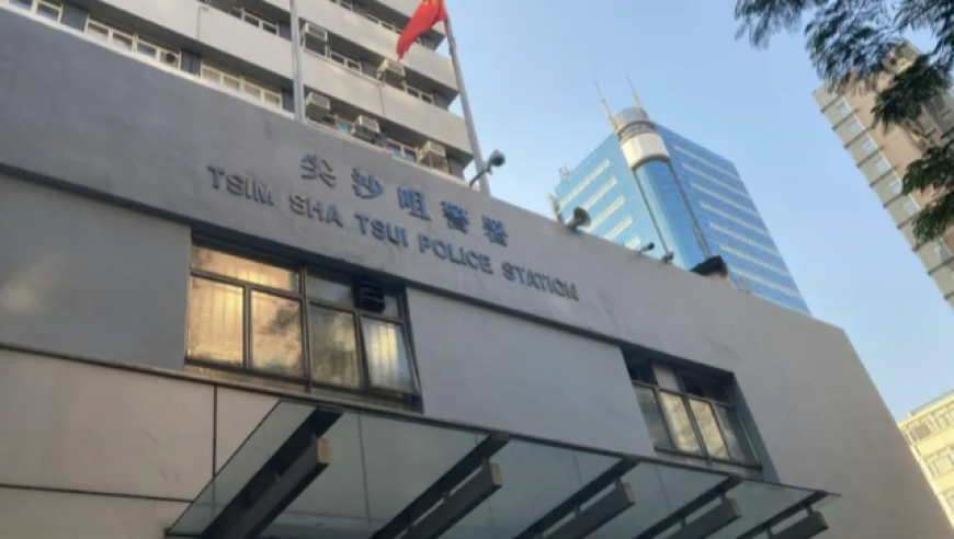 香港休班警员抢同事佩枪被制服，案发时因涉嫌偷拍裙底被调查