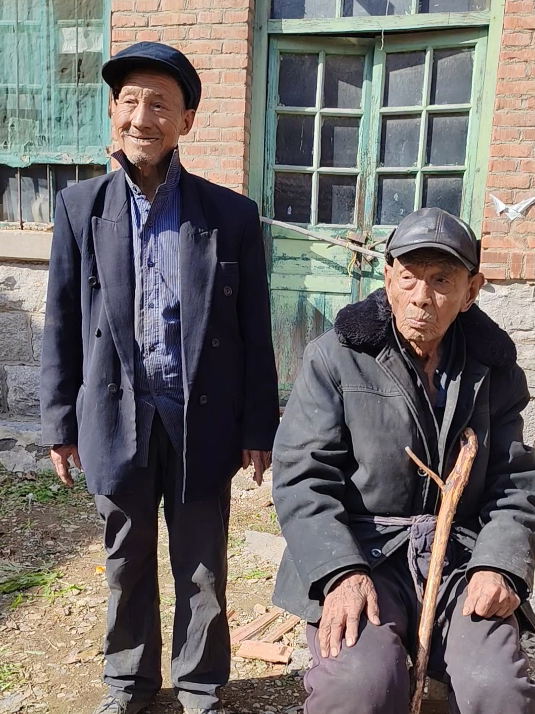 兄弟情！81岁弟弟照料96岁哥哥十年_腾讯新闻