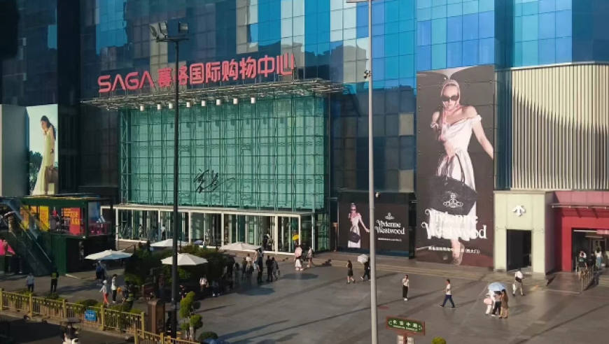 西安赛格商户老板坠亡：千万违约金罚单，撕开商场“拆单”潜规则