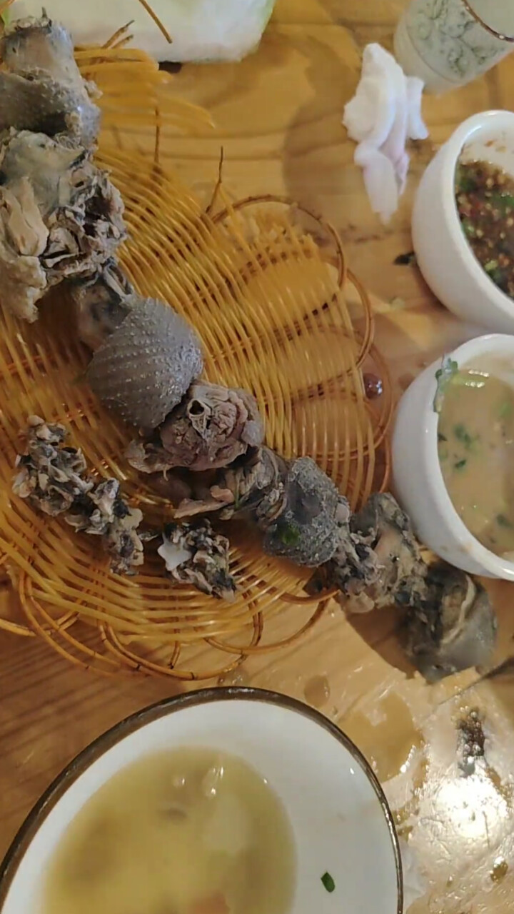 顾客用餐吃出“长颈鸡”，吃掉3节鸡脖还有26公分，餐厅：没注意_腾讯新闻