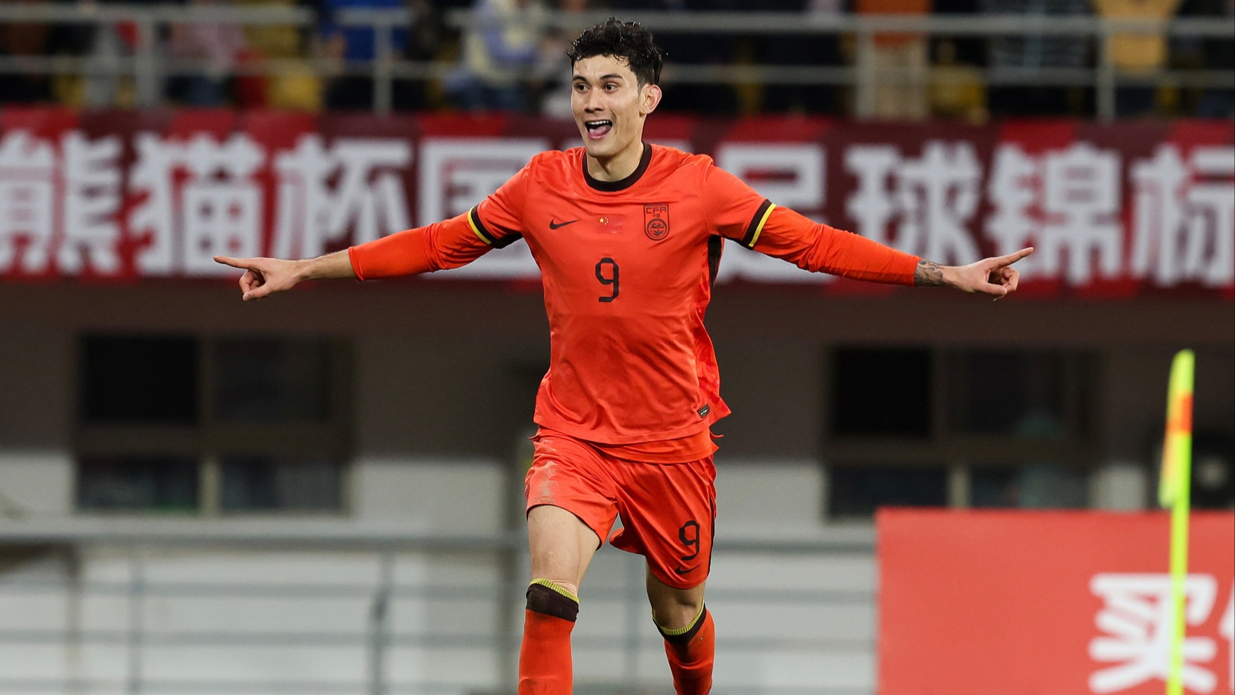 熊猫杯：U22国足2-0韩国U22，拜合拉木双响+精彩脚后跟破门_腾讯新闻