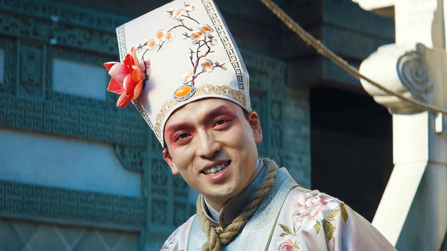 采花盗明明被当众斩首，不料下一秒竟毫发无伤的复活过来！《龙云镇怪谈》_腾讯新闻