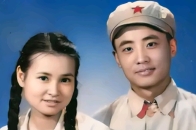 1953年，梁再冰与于杭新婚留影，梳着麻花辫，眉眼间像林徽因_腾讯新闻