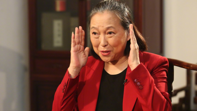 台湾综艺一姐方芳曾晒大陆身份证,满脸都是自豪,说自己是安徽全椒县人