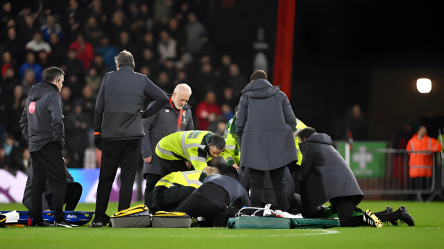 Ӣ��һ��Ա�޶Կ�ͻȻ���ػ���