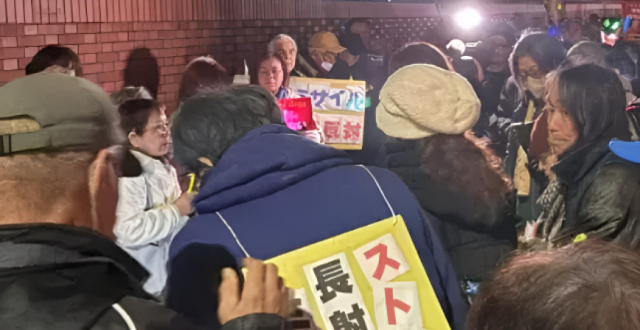 拉横幅、举标语牌，日本民众反对政府强行推进导弹部署计划_腾讯新闻