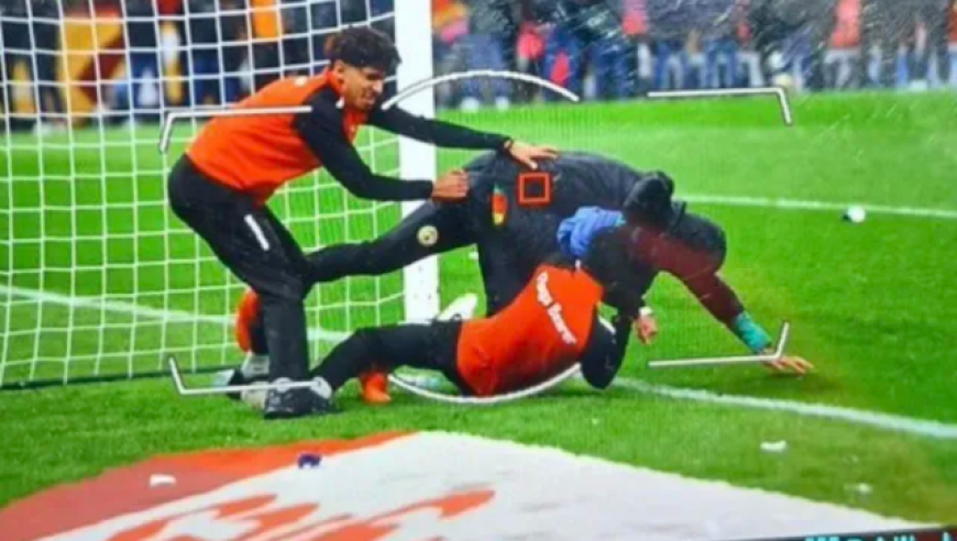 非洲杯上演抽象毛巾守卫战！摩洛哥派10人硬抢塞内加尔门将的毛巾