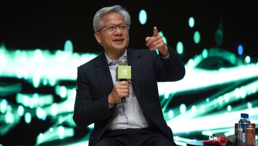 营收狂飙62%！黄仁勋：这不是泡沫，而是三大核爆级AI转型同时爆发