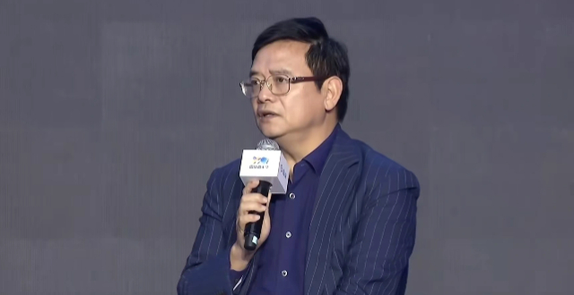 东方港湾董事长但斌：“AI泡沫论”是噪音，远离融资炒股_腾讯新闻