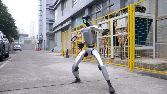 功夫BOT！宇树科技G1机器人大秀武打动作：任意动作任意学_腾讯新闻