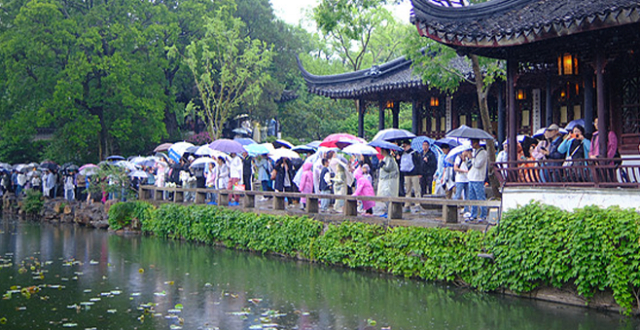 “五一”小长假出行大数据显示：年轻人青睐“躺平游”，飞往“小城市”机票量增长超五成缩略图