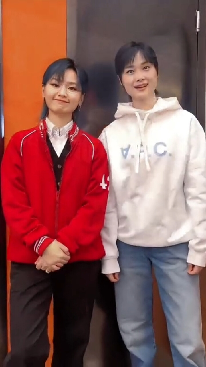 李宇春周笔畅回忆杀还得本人来！两人社媒放大招，旧照与合体视频齐亮相_腾讯新闻