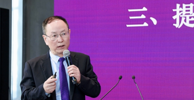 王一鸣：加大积极财政政策力度，提升金融服务对经济转型的适配性_腾讯新闻