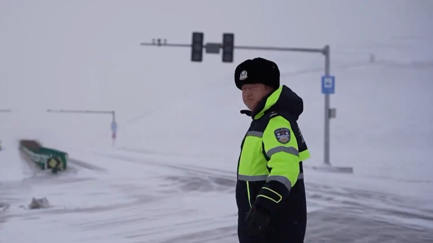 内蒙古 降雪影响交通和农牧业 清雪正在进行_腾讯新闻
