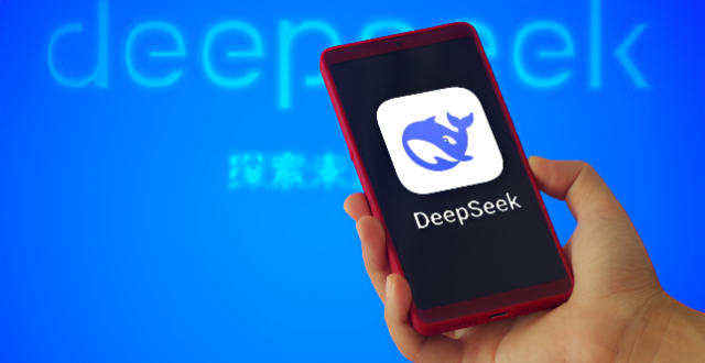 DeepSeek工资待遇登上热搜，清华姚班晒实习工资日薪5500元，创始人梁文锋高薪招聘个人出资超200亿元_腾讯新闻