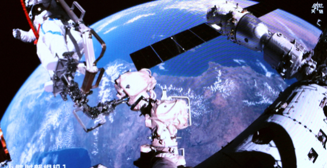 神舟二十一号航天员乘组圆满完成第三次出舱活动缩略图