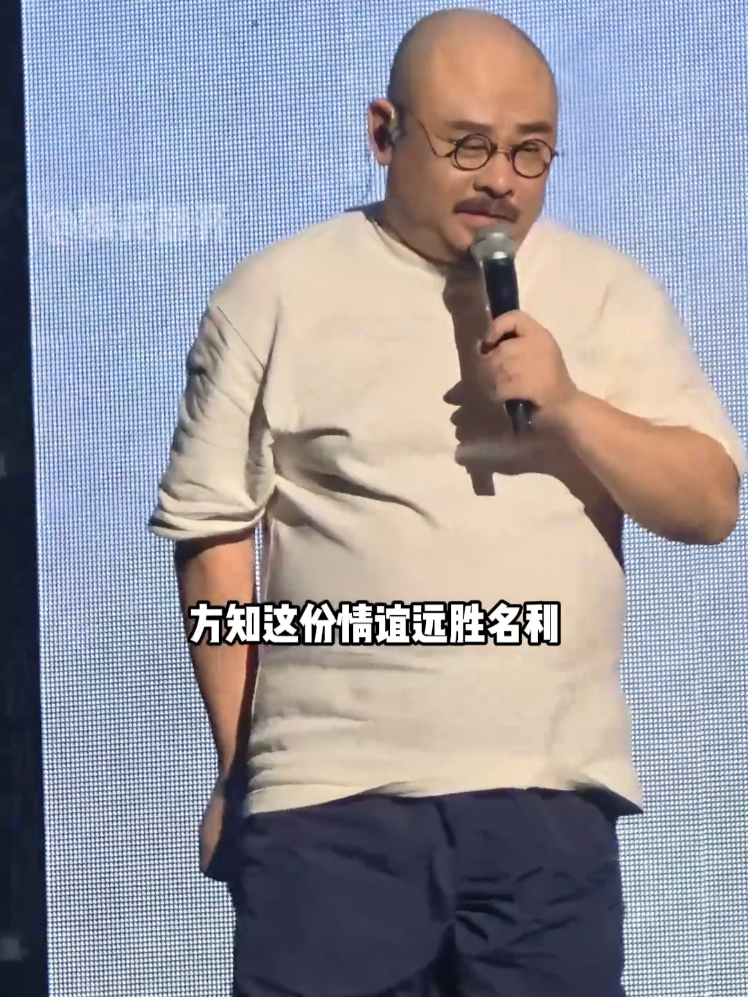 为何刀郎从不换掉伴唱郝雷？回看一路走来的奋斗历程，风雨同舟胜过金钱无数_腾讯新闻