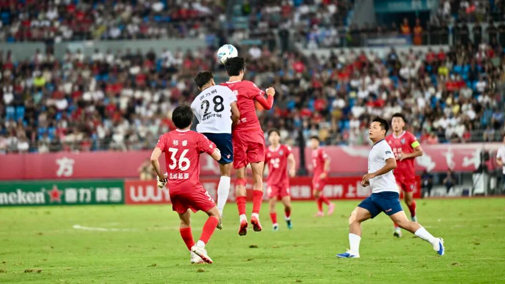 苏超单场两名场面进球！无锡2-0盐城：脚后跟建功精准连线被动头球_腾讯新闻